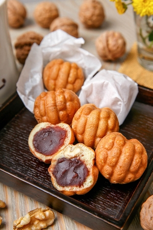 Walnut-shaped snack with lots of adzuki beans, on black wooden trey
