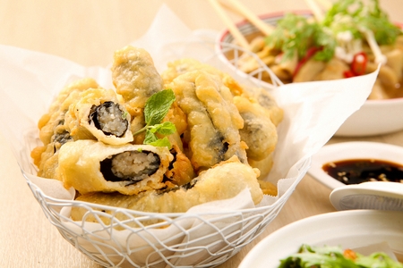 Deep fried glass noodles in seaweed in basketの写真素材