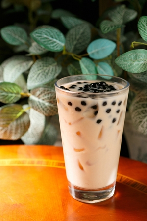 Iced bubble tea in glassの写真素材