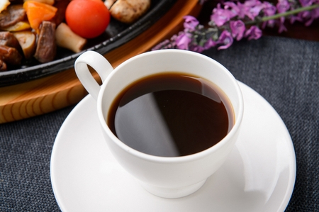 Hot americano in mug cupの写真素材