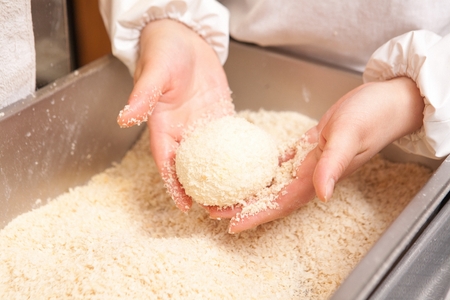 Cooking Method for putting bread crumbs for the croquette