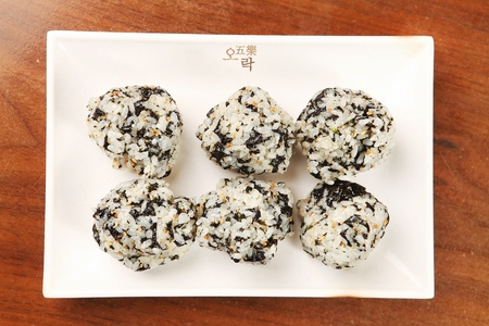 Jumeok-bap, rice ball with dried seaweed on plate