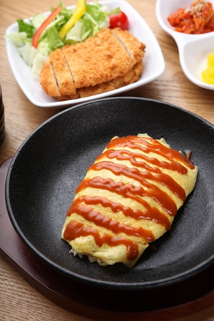 egg omlette with ketchup on fry panの写真素材