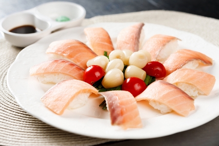 tuna sushi on plateの写真素材