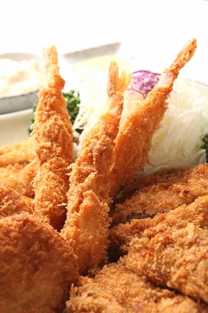 deep fried shrimps and cabbage salad