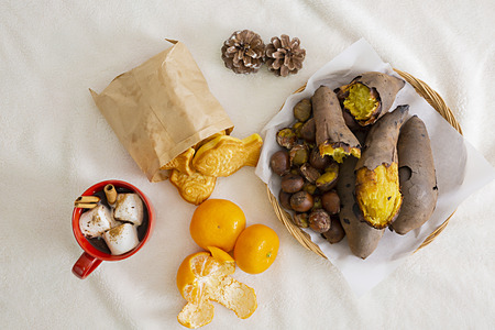 Korean people enjoy to eat various snack in winter time. Popular winter snack foods is hoppang, fish...
