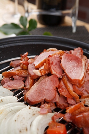 smoked duck and grilled onion on panの写真素材