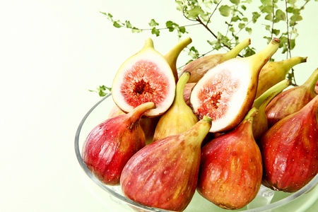 Fig on transparent plate