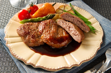 Hamburg steak with asparagus, chili, tomatoes and garlic