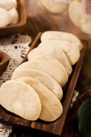 rice snack and popped rice on wooden plateの写真素材