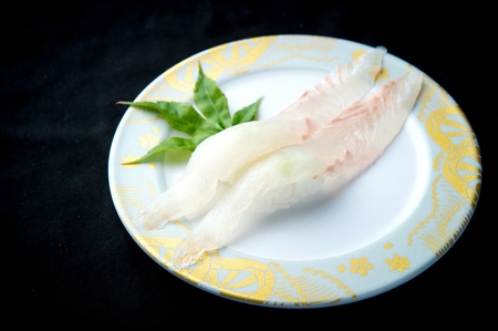flatfish sushi on round plateの写真素材