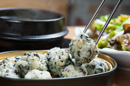 rice balls with seaweed powder