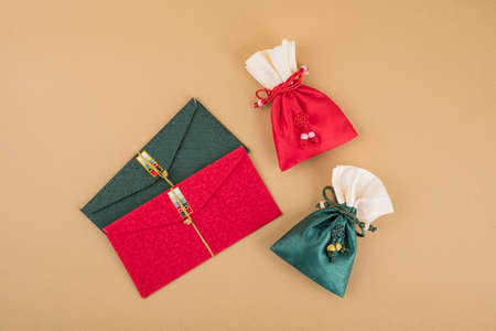 the Korean traditional wrapping cloth, refreshments and greeting card 093