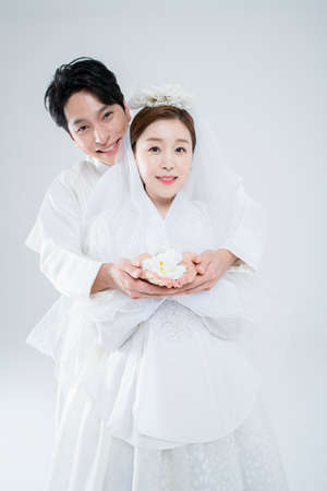 Wedding couple wears korean traditional korean wedding dress Hanbok 114の写真素材