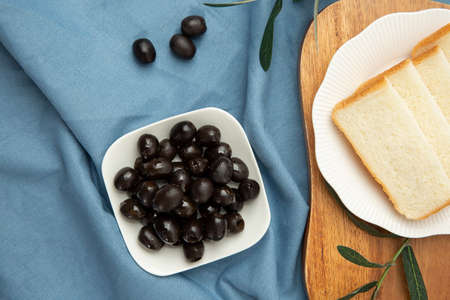 Olives and olive oil 100の写真素材