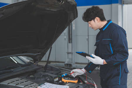 auto vehicle Service repair center concept with maintenance staffの写真素材