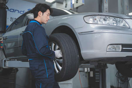 auto vehicle Service repair center concept with maintenance staffの写真素材