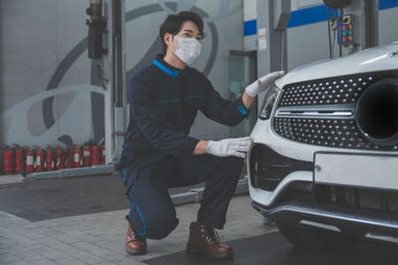 auto vehicle Service repair center concept with maintenance staffの写真素材
