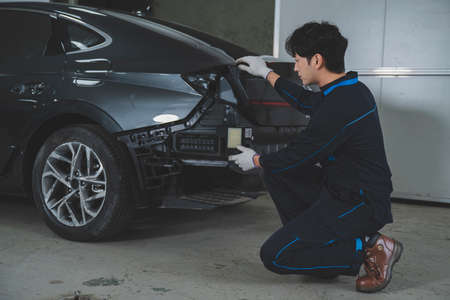 auto vehicle Service repair center concept with maintenance staffの写真素材