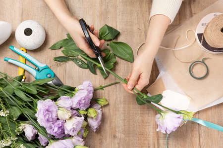 process of making flower bouquet