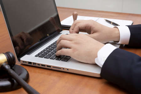 judge and laptop device