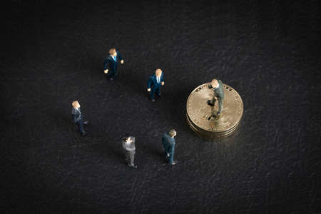 miniature man in suit presenting, explaining bitcoinの写真素材