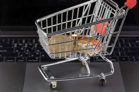 shopping cart miniature with bitcoin on laptop, cryptocurrency conceptの写真素材