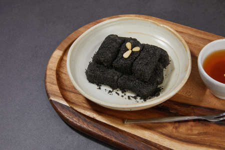 korean traditional dessert, rice cake Injeolmi
