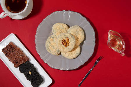 korean traditional dessert, rice cake injeolmi and herb tonic tea