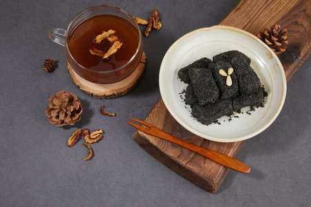 korean traditional dessert, rice cake Injeolmi, jujube teaの写真素材