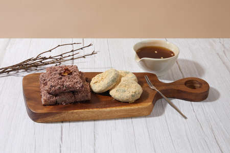 korean traditional dessert, rice cake Injeolmi, jujube teaの写真素材