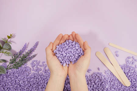 hands photo holding hard waxの写真素材