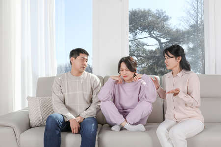Asian Korean family_Photo of parents nagging their children