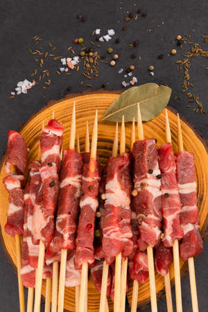 raw lamb skewer in seasoningの写真素材