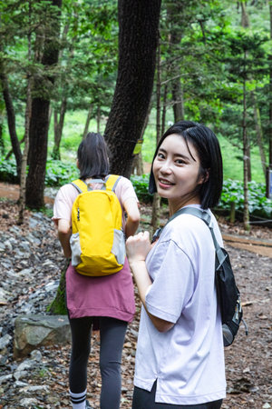korean young women hiking and plogging_trekking mountain
