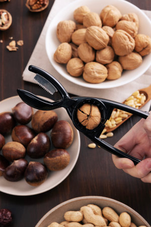 Various nuts are peeling walnuts on the table on the plateの写真素材