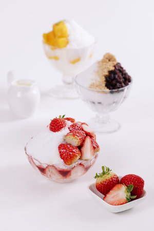 Cold strawberry and mango patbingsu in summerの写真素材