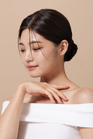Woman in her 20s striking a beautiful poseの写真素材