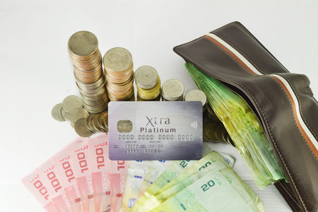 The purse with full cash and coins and credit card to pay more.