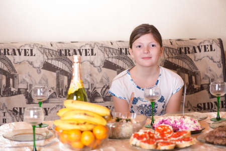 Portrait a fullface of the smil girl and the boy s at a table with bananasの写真素材