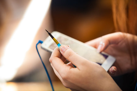 Using mobile phone in drawing class