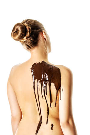 young girl in the spa salon, chocolate body wrap treatment, skin rejuvenation. Beauty treatment concept.の写真素材