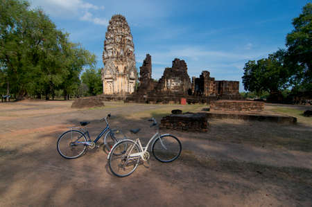 SUKHOTHAI, THAILAND - 1st DECEMBER 2018: View of the temple and the wat Phrapai Luang in Sukhothai's Historical Park, Thailandのeditorial素材