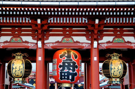 TOKYO, JAPAN - 12th JULY 2018 : A detail view of the Kaminarimon gate with the huge red lantern at the Senso-ji Temple in the Asakusa areaのeditorial素材