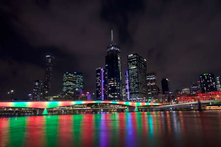 Brisbane, Queensland, Australia - 11th December 2019 : Beaufitul night view of the illuminated Victoria bridge and the city skyline of Brisbaneのeditorial素材