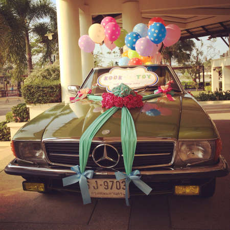 Car waiting for groom and brideの素材