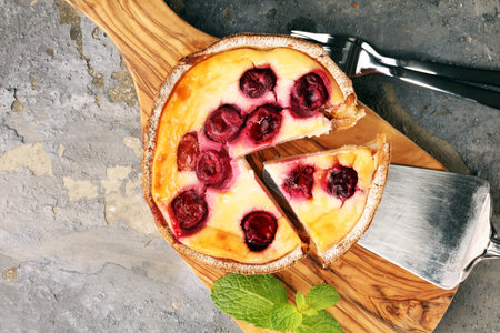 cheesecake cherry Dessert - Cheesecake with Berries Sauce and Green Mint