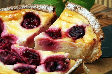 cheesecake cherry Dessert - Cheesecake with Berries Sauce and Green Mint