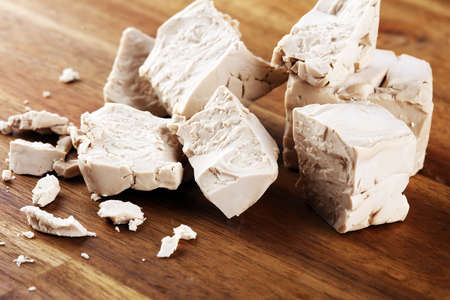 Dry yeast crumbled and yeast cube block for baking.の写真素材