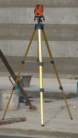 Automatic level tripod